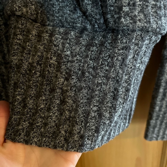 Express Sweater - Picture 4 of 5